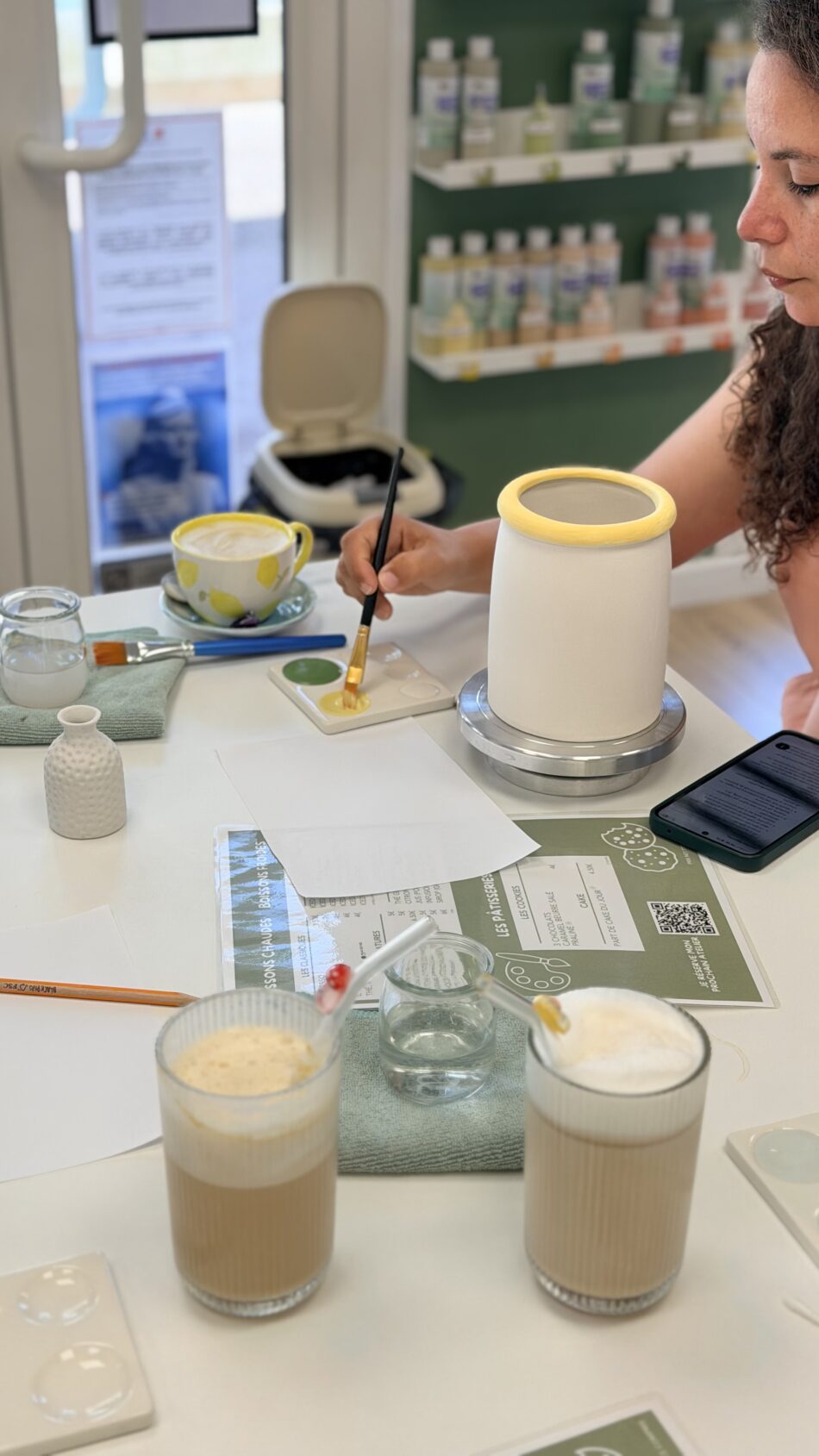 Activité créative à Mandelieu : découvrez le café céramique qui fait sensation sur la Côte d’Azur