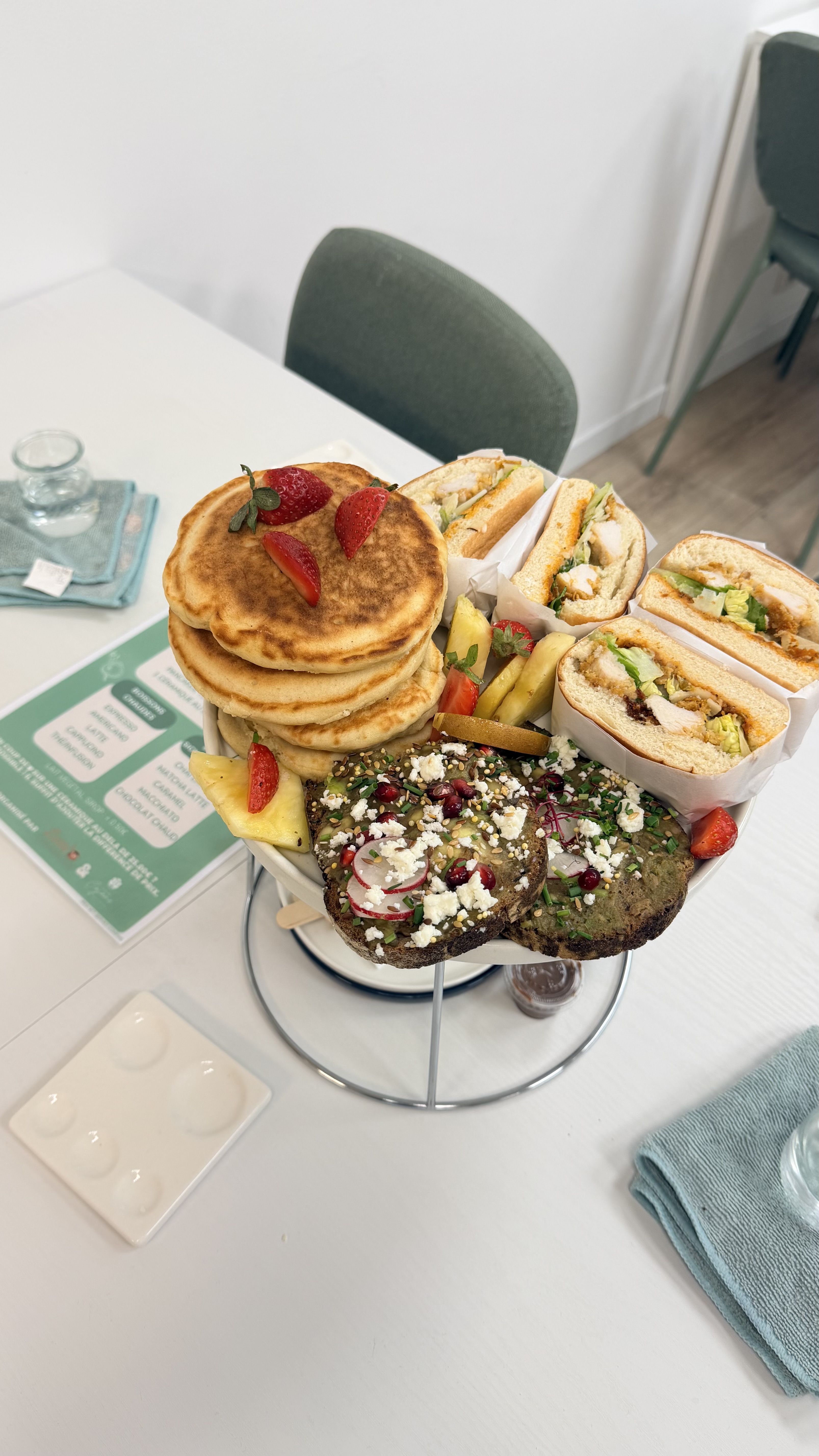 Brunch Céramique à Mandelieu : l’activité gourmande et créative à découvrir près de Cannes et Fréjus